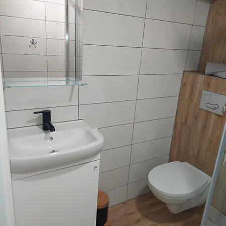 Madekszowka -pokoje Goscinne Rum i privatbostad